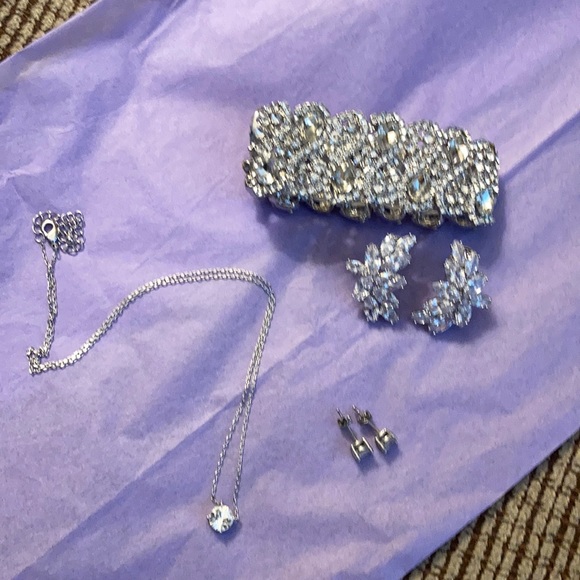 Jewelry - Beautiful crystal bracelet, earrings and pendant